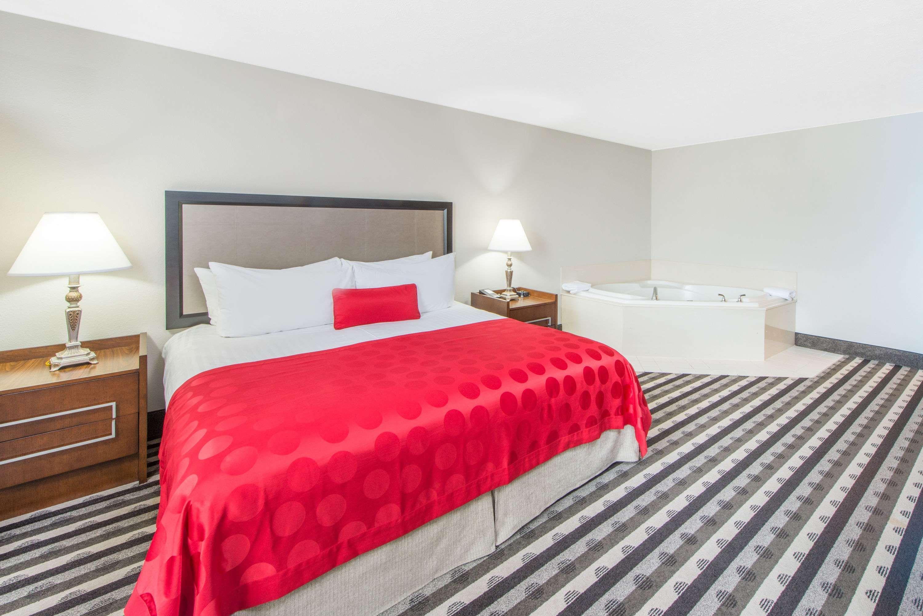 Ramada By Wyndham Springfield North Ξενοδοχείο Εξωτερικό φωτογραφία