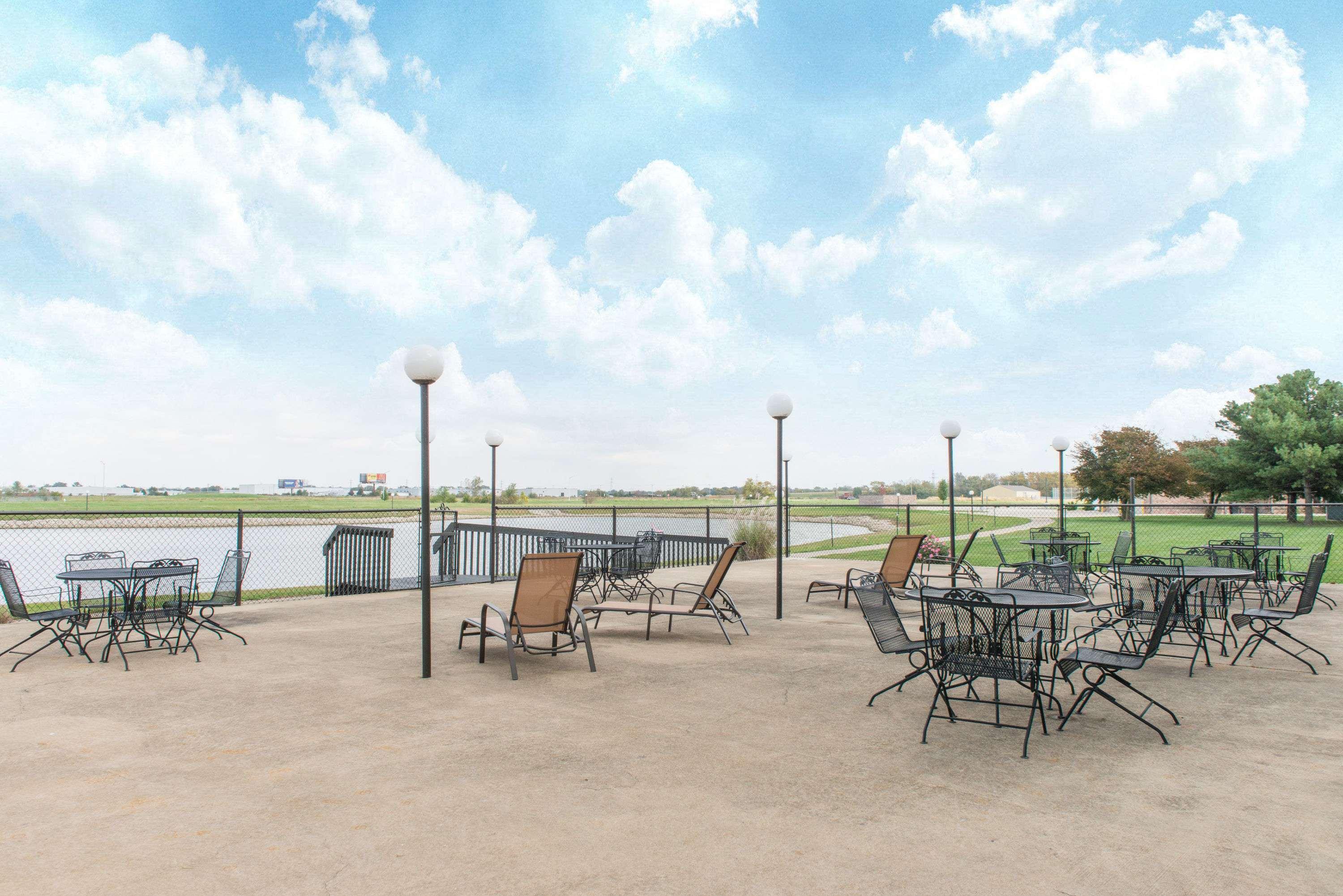 Ramada By Wyndham Springfield North Ξενοδοχείο Εξωτερικό φωτογραφία